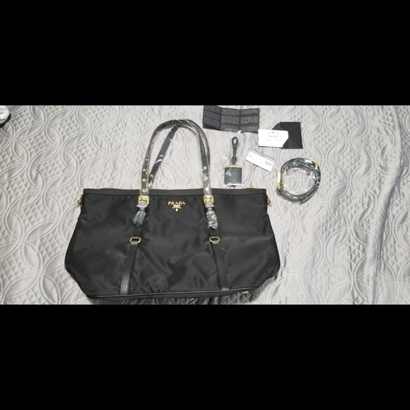 Prada purse - Picture 3 of 6